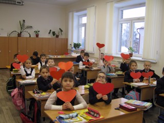 "Мама - первое слово, главное слово в каждой судьбе". В МАОУ НОШ прошли "Разговоры о важном", посвященные Дню матери