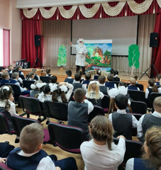 21 ноября в школе выступил Театр юного зрителя г. Чебоксары с премьерой музыкального спектакля "Приключения доктора Айболита"