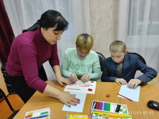 Студия семейного творчества для детей с ОВЗ и их родителей «ВеликоЛепное дело». Вишенки из жгутиков