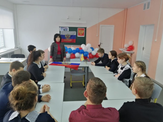«Разговоры о важном»  в Ахматовской школе сегодня посвящены  Символам России.