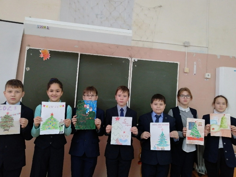 Юнармейцы гимназии рисуют "Ёлку Победы"