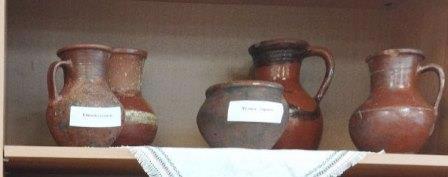 Глиняная посуда. Экспонаты передвижной выставки школьного музея
