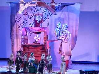 Обучающиеся начальных классов МБОУ "Яльчикская СОШ" на кукольном театре "Что на свете всех сильнее?"