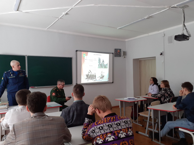 Встреча обучающихся 10-11 классов района с представителями филиала ВУНЦ ВВС "ВВА" в г.Сызрани
