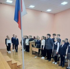 Церемония спуска Государственного флага Российской Федерации