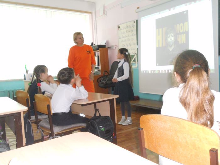 В рамках проекта «Разговор о важном»  для  1 и 2 классов школы №7 было проведено мероприятие «Волонтеры России»