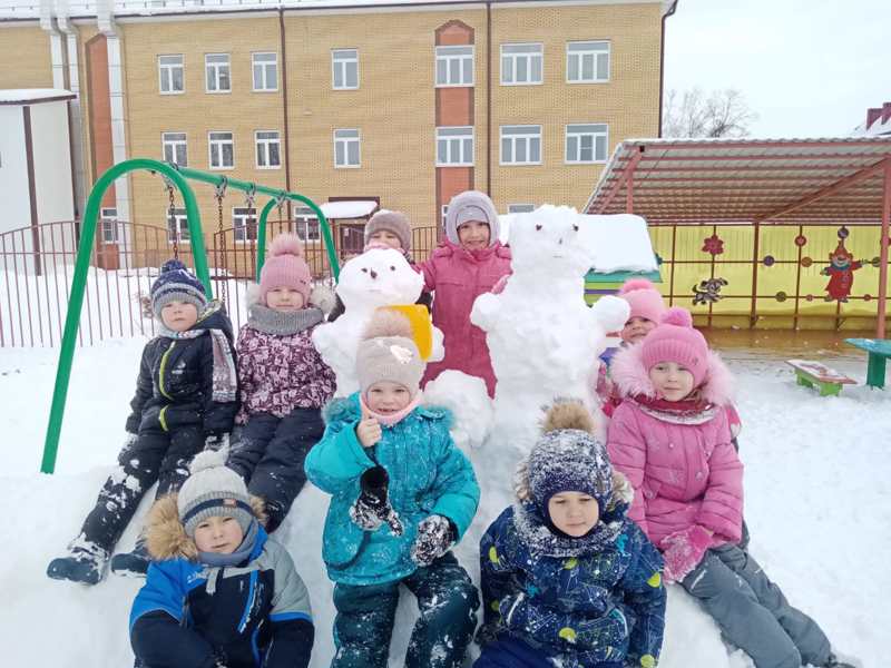 Погода шепчет:"Детвора, на улицу идти пора."