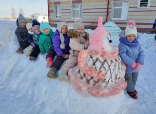 Снежный городок Эколят- любимое место детей для зимних прогулок