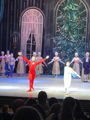 В преддверии Нового года ученики 6а класса вместе с родителями побывали на прекрасном празднике искусства - увидели балет "Щелкунчик'' в Чувашском театре оперы и балета (
