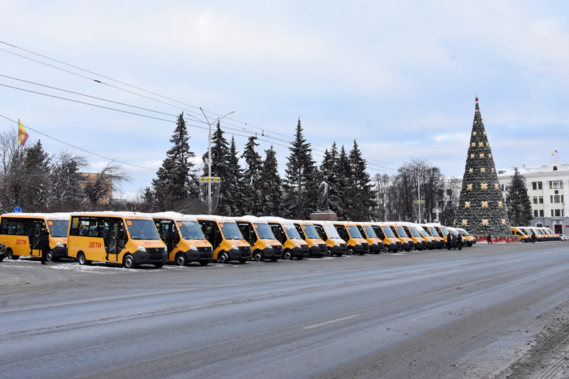 Школы Алатырского муниципального округа получили новые школьные автобусы
