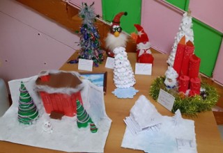 Выставка новогодних поделок "Мастерская Деда Мороза"