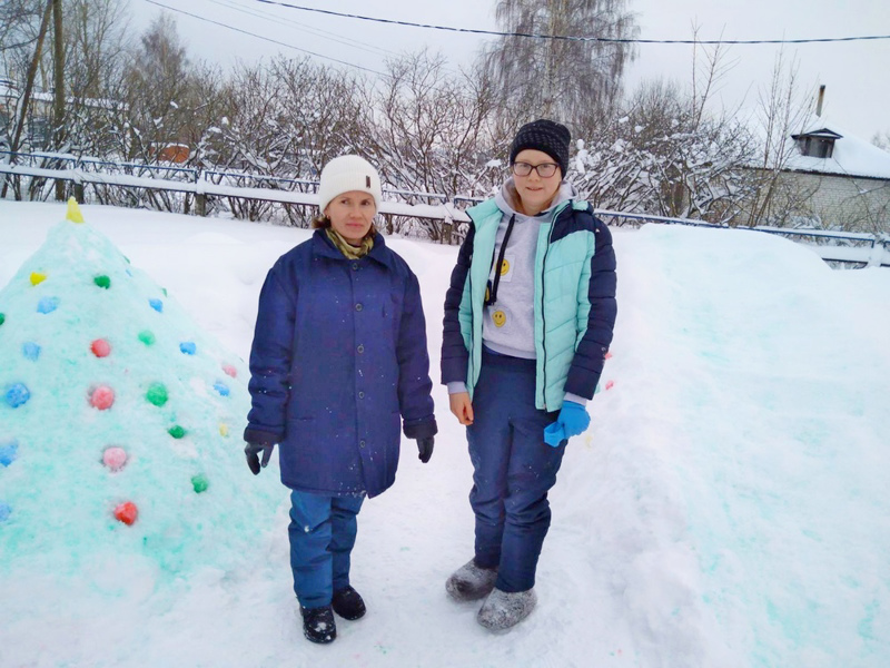 Как много снега в январе, построим горку во дворе