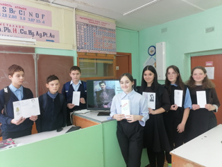 Ученики 7 класса изготовили  информационные брошюры о В.И. Чапаеве.