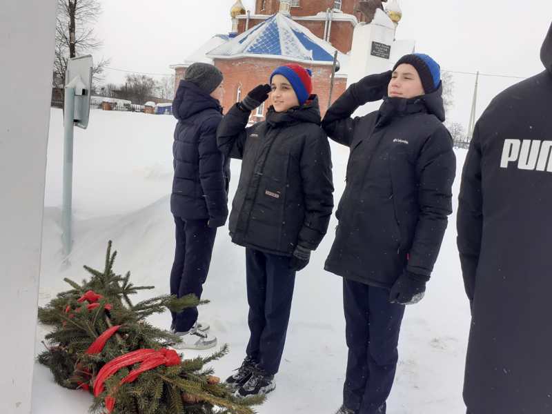 Помнить своих героев-земляков.