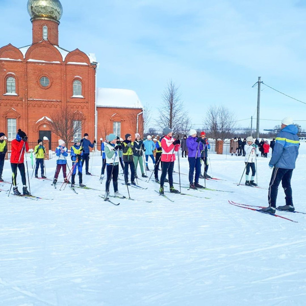 Команда 9 класса заняла 1 место в школьных соревнованиях по лыжным гонкам