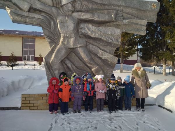 Экскурсия к монументу Победы.