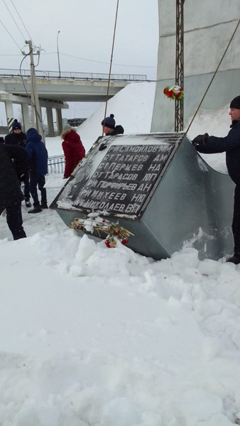 Шефство над памятником погибшим землякам.