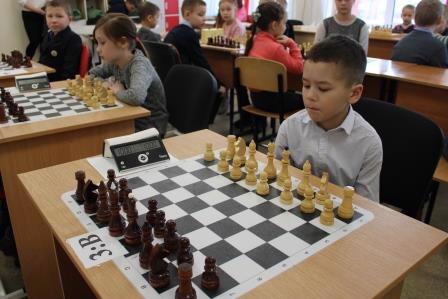 В рамках Месячника оборонно-массовой и спортивной работы, прошло первенство школы по шахматам среди младших школьников