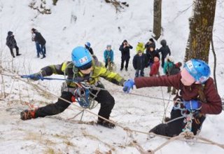 В рамках месячника оборонно-массовой и спортивной работы, сегодня проходят Соревнования по спортивному  туризму среди классных команд  5-6, 7-8 классов.