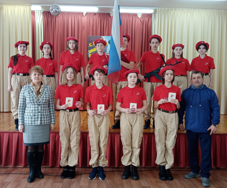 Торжественная церемония посвящения в ряды Всероссийского детско-юношеского военно-патриотического общественного движения "ЮНАРМИЯ"