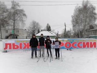 Учащиеся и педагоги нашей школы - на "Лыжне России"