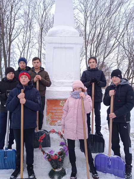 В школе организована трудовая бригада