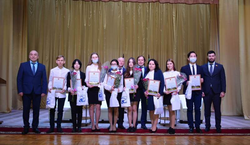 В Вурнарском районе наградили творчески активную молодежь