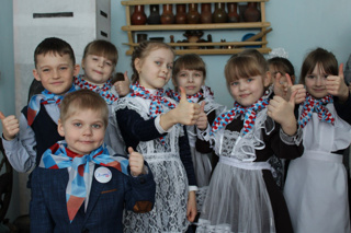 "Орлята России" из Ахматовской  средней школы  посетили историко-краеведческий школьный музей.