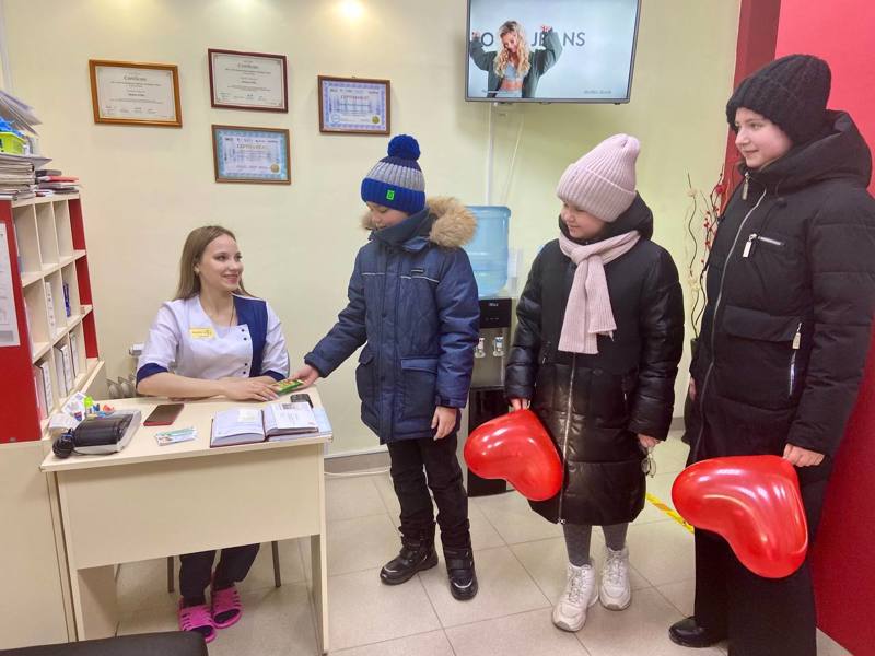 8 марта юные волонтеры гимназии приняли участие во всероссийской акции "Вам, любимые"