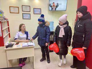 8 марта юные волонтеры гимназии приняли участие во всероссийской акции "Вам, любимые"