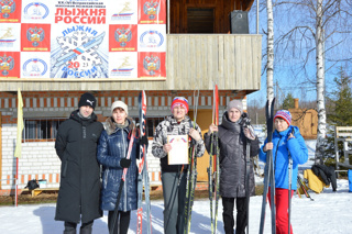 Лыжницы школы на закрытии зимнего спортивного сезона