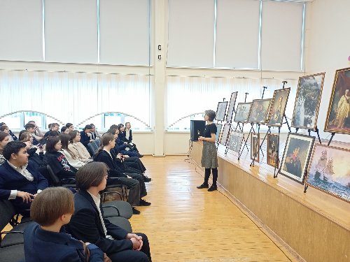 В рамках проекта "Пушкинская карта" 17 марта 2023 года нашу школу посетила передвижная выставка КВЦ «Радуга».