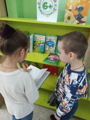 Первоклассники на открытии недели детской книги