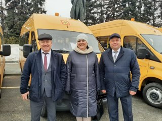 МБОУ "Большебуяновская ООШ" получила новый автобус