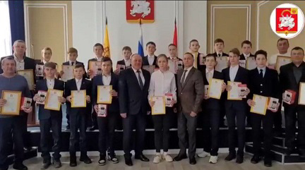 Глава Яльчикского муниципального округа встретился с юными хоккеистами и их наставниками