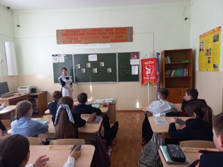 В Яльчикской средней школе прошли мероприятия, посвященные воссоединению Крыма с Россией.