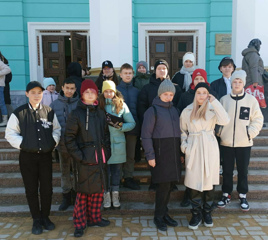 Обучающиеся 6б, 6в и 7к классов посетили Русский драматический театр, посмотрели спектакль ,,Маленький принц"