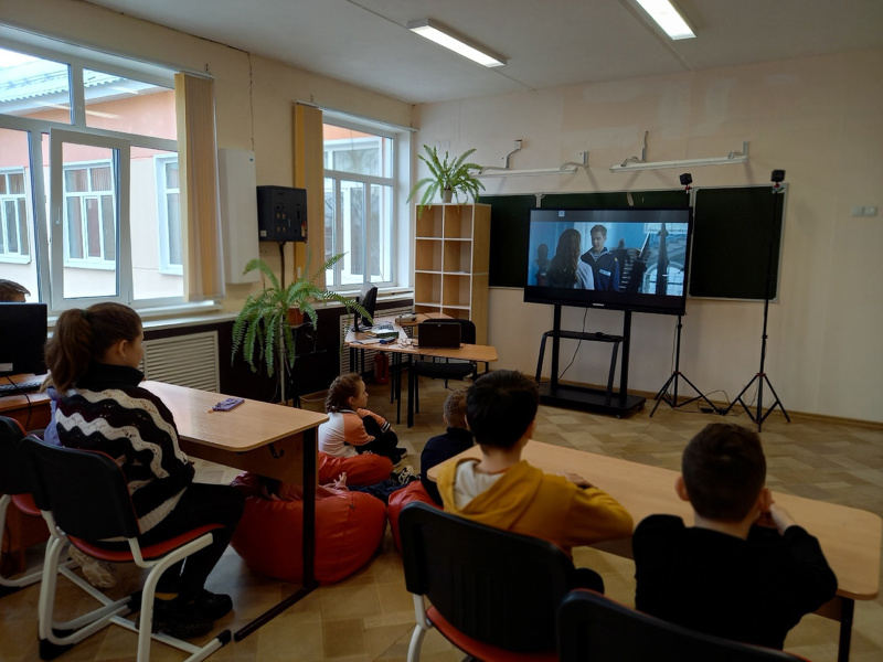В рамках проекта киноуроки в школах России обучающиеся 5 класса посмотрели фильм «Нахимовцы».