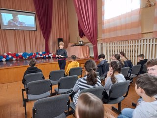 В МБОУ "Яльчикская СОШ" состоялся просмотр и обсуждение фильма «Нахимовцы»