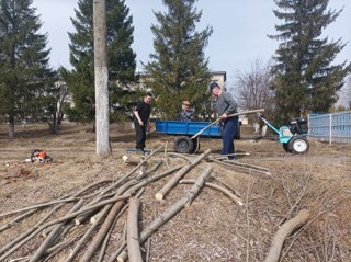 А у нас субботник в школе!