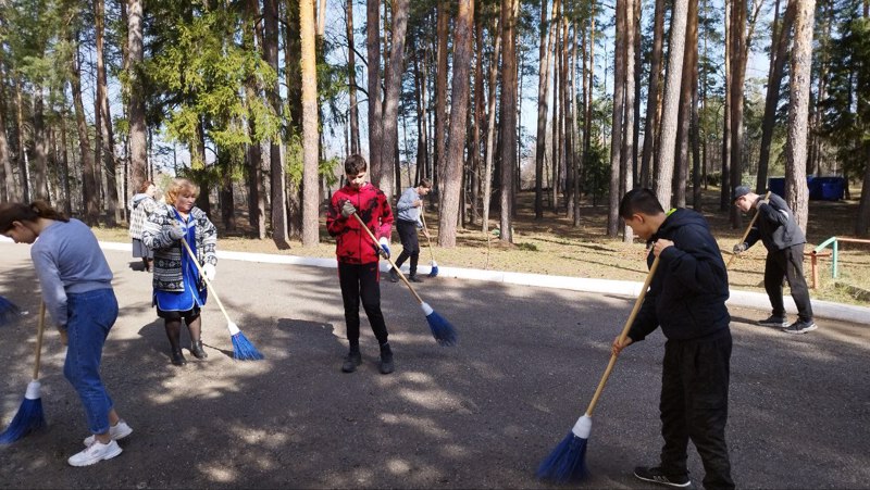 В Шумерлинской школе-интернате прошел экологический субботник