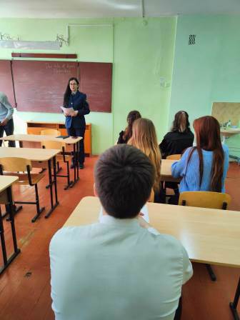 Представитель УФСИН провел профориентационную беседу со старшеклассниками