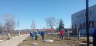 Сегодня в МБДОУ "Атлашевский детский сад"Золушка" прошел субботник по уборке территории