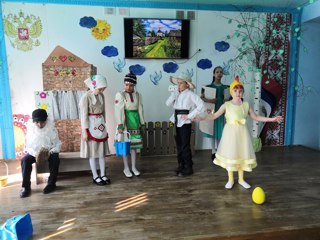 Участники школьного театра "Драм-Там" готовят  постановку по сказке И. Я. Яковлева «Сармантей»