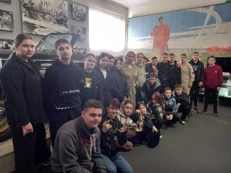 Учащиеся  7 Б класса побывали в музее летчика-космонавта А.Г. Николаева в селе Шоршелы