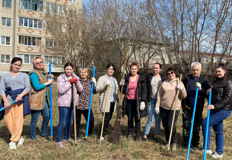 Субботник – это не только уборка территории, но и прекрасный способ поднятия общественного духа