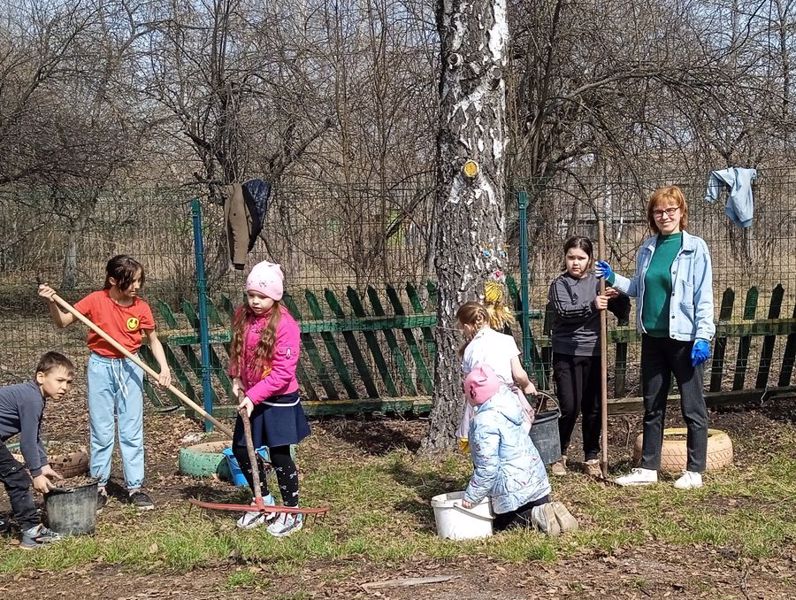 В Стемасской школе проведён экологический субботник.