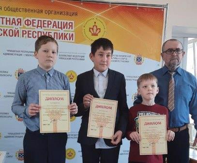 Поздравляем Васильева Георгия, победителя соревнований по шашкам на призы клуба «Чудо-шашки», в личном первенстве!