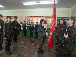 Наша школа приняв эстафету «Знамя Победы».