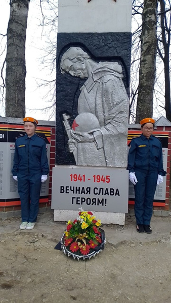 Малый пост Памяти возле памятника погибшим воинам в Великой Отечественной войне в д. Шатьмапоси